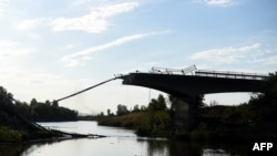 Разрушенный мост в Славянске