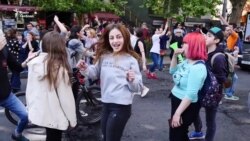 Натовп святкує відставку прем'єра – відео з Вірменії