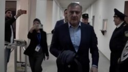 «Թղթի կույտ, աբսուրդ մեղադրանք». Սամվել Կարապետյանին ոստիկանական ավտոմեքենայով բերեցին դատարան