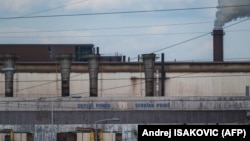 Dimnjaci čeličane u vlasništvu kineske kompanije HBIS u selu Radinac, blizu grada Smedereva u istočnoj Srbiji, 25. april 2024. 