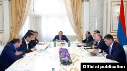 Վարչապետ Հովիկ Աբրահամյանը կառավարությունում քննարկում է Հարկային օրենսգրքի նախագիծը, արխիվ