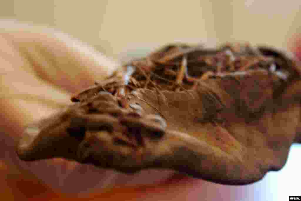 Լաբորատոր փորձաքննությամբ որոշվել է, որ հնադարյան կոշիկը 5637-5387 տարվա հնության է