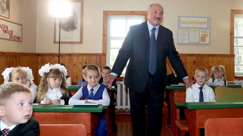 У дыктоўцы да Дня перамогі школьнікам прапанавалі пісаць цытаты з Лукашэнкі