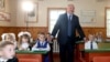 Лукашэнка расказаў, як адзяваць дзяцей у школу: аднолькава, але не зусім