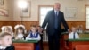 Аляксандар Лукашэнка наведвае школу. Ілюстрацыйнае фота