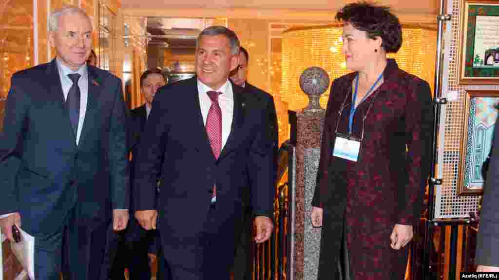 Татар конгрессы рәисе Ринат Закиров, Татарстан президенты Рөстәм Миңнеханов һәм "Сөембикә" журналының мөдире урынбасары Рәмзия Кашапова
