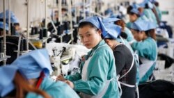 'U knjizi pokazujem da je Kina kapitalistička zemlja po svim objektivnim indikatorima, kao što su značaj privatnog sektora, u kome je angažovano 85 – 90 odsto radne snage' (Fotografija: radnici u Kini)