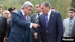 Armenia -- President Serzh Sarkisian (L) talks to Syunik governor Suren Khachatryan.