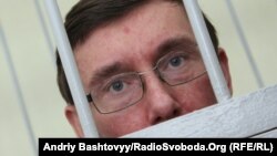 Колишній міністр внутрішніх справ Юрій Луценко у суді, Київ, 9 червня 2011 року