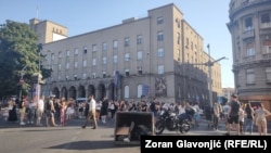 Peti dan demonstranti blokiraju, policija uklanja blokade saobraćajnica u Srbiji