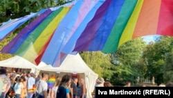 Detalj sa Parade ponosa u Beogradu, 5. septembar 2025. U Srbiji iz godine u godinu raste broj incidenata prema LGBT+ osobama.