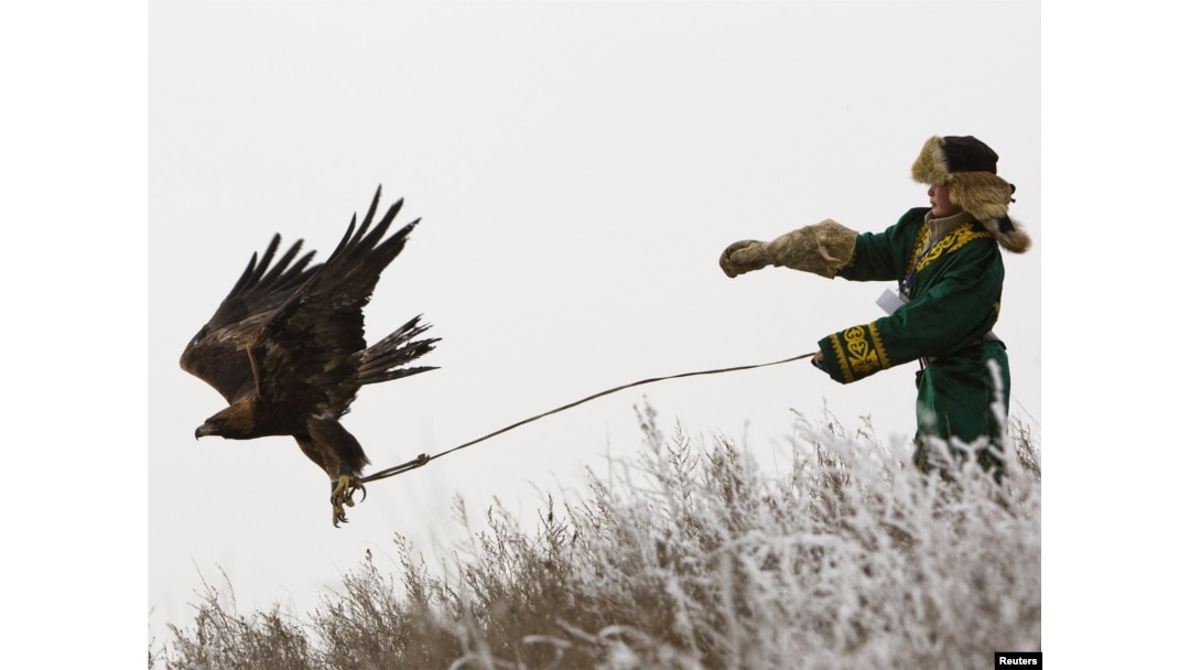 Порно астындағы аяқтар