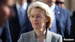 «Йдеться про посилення тиску на Росію, щоб вона сідала за стіл переговорів зі справжнім наміром досягти миру», – заявила Урсула фон дер Ляєн 