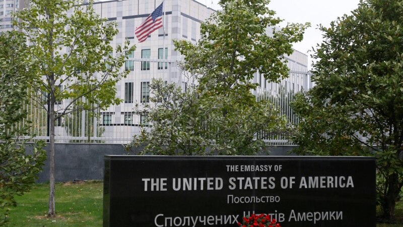 Госдепартамент США начал эвакуацию семей дипломатов из Киева