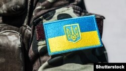 Шеврон на формі українського військового