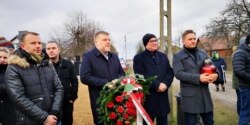 Адрыян Занбэрг (у цэнтры зь вянком)