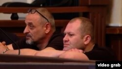 ფოტო არქივიდან: პროევროპულ აქციაზე დაკავებული თემურ ზასოხაშვილი და დავით ლომიძე თბილისის საქალაქო სასამართლოში