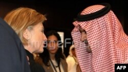 د امریکا د بهرنو چارو وزیره هیلري کلنټن او د سعودي عرب د بهرنو چارو سعود الفیصل 