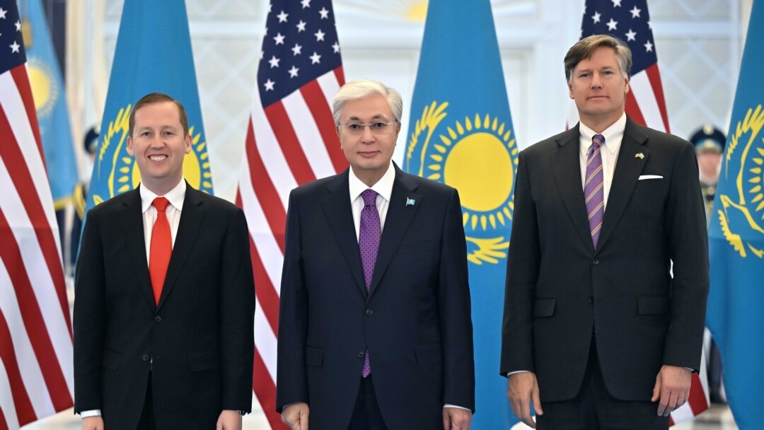 Екі үлкен және жас порно