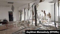 Демонтаж в двух верхних этажах здания Национального пресс-клуба. Алматы, 23 августа 2016 года.
