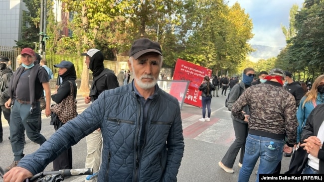 Syrja Xhani, pensionist.