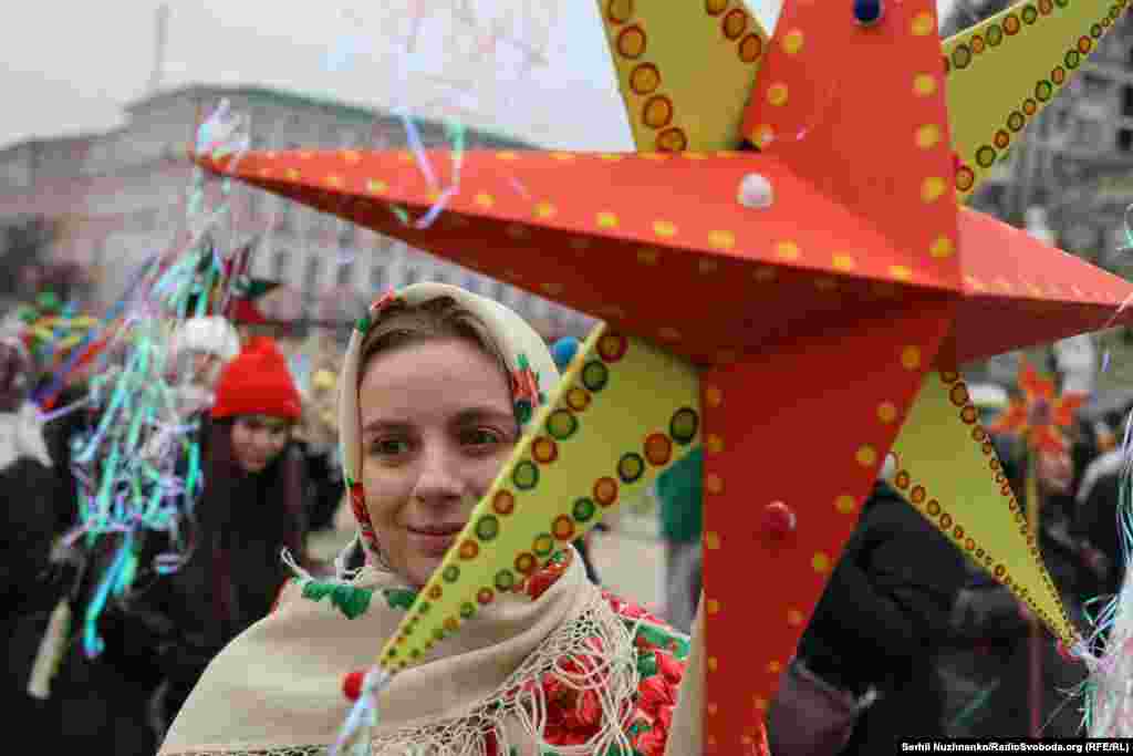 Хода від рухалася Софійської площі на майдан Незалежності через вулицю Богдана Хмельницького, Золоті ворота та Оперний театр