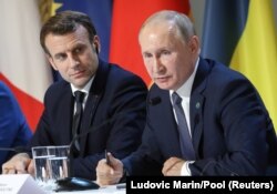 Emmanuel Macron și Vladimir Putin vor avea o conversație telefonic azi, pe tema crizei din Ucraina.