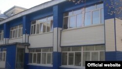 Здание Городской больницы №10 в Барнауле, фото - официальный сайт КГБУЗ "Городская больница №10"