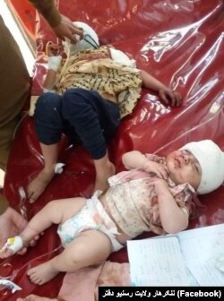 کودکانی که در حمله موتربمب در ولسوالی شینوار ولایت ننگرهار زخمی شده اند