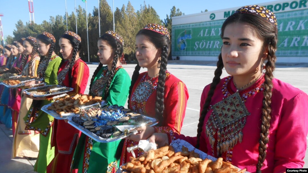 Ашгабад һава аланында ТӨРКСОЙ кунакларын каршы алу