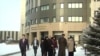 Үйлері бұзылып, өтемақысын ала алмай жүрген тұрғындар Бас прокуратура алдына жиналды. Астана, 29 қаңтар, 2009 жыл.