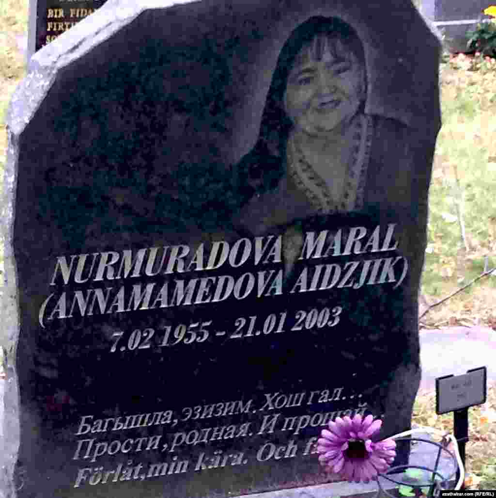 Şiraly ýan ýoldaşy Maralyň ýanynda jaýlandy.