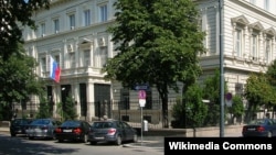 У диппредставництві РФ рішення Відня назвали «обурливим», «невиправданим, політично мотивованим і категорично неприйнятним»