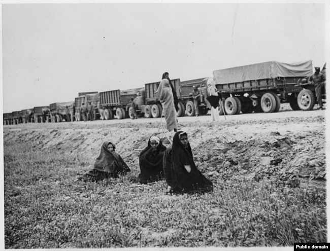 Американские грузовики на пути в СССР через Иран (1943)