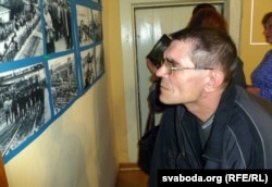 Удзельнік страйку Андрэй Шляпнікаў пазнаў сябе на старым здымку