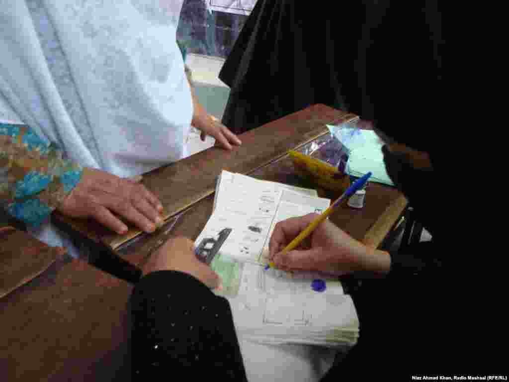 Women voting in Mingora, Swat district