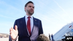 Vance se obraća novinarima uoči odlaska u Pakistan, Baza Andrews, Merilend, SAD, 10. april 2026.