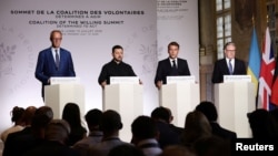 De la stânga la dreapta: cancelarul german, Friedrich Merz, președintele ucrainean, Volodimir Zelenski, președintele Franței, Emmanuel Macron, și premierul britanic, Keir Starmer, după summitul Coaliției de Voință de la Paris, 13 iulie 2026. 
