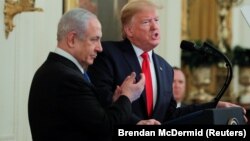 Donald Trump (sağda) və Benjamin Netanyahu yanvarın 28-də Ağ Evdə birgə mətbuat konfransı keçiriblər