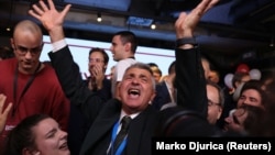 Ilija Srdanović, prvi na "Studentskoj listi", slavi pobedu te liste na parlamentarnim izborima u Srbiji, 25. oktobar 2026.