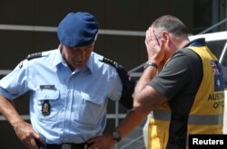 Șefii misiunilor de poliție din Australia și Olanda în Donețk, 28 iulie.