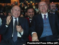 Turkish President Recep Tayyip Erdogan (right) and Russian President Vladimir Putin smile during a ceremony for the TurkStream natural gas pipeline in Istanbul in January 2020.