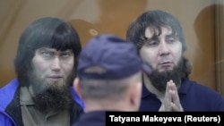Анзор Губашев та Заур Дадаєв під час засідання суду у Москві. 13 липня 2017 року