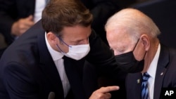Emanuel Macron și Joe Biden au vorbit la telefon marți, 22 septembrie. Aici la reuniunea plenară a NATO de la Bruxelles din 14 iunie 2021.