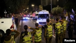 Un convoi care transportă corpuri ale ostaticilor decedați în Gaza, după ce au fost răpiți în timpul atacului Hamas din 7 octombrie 2023.