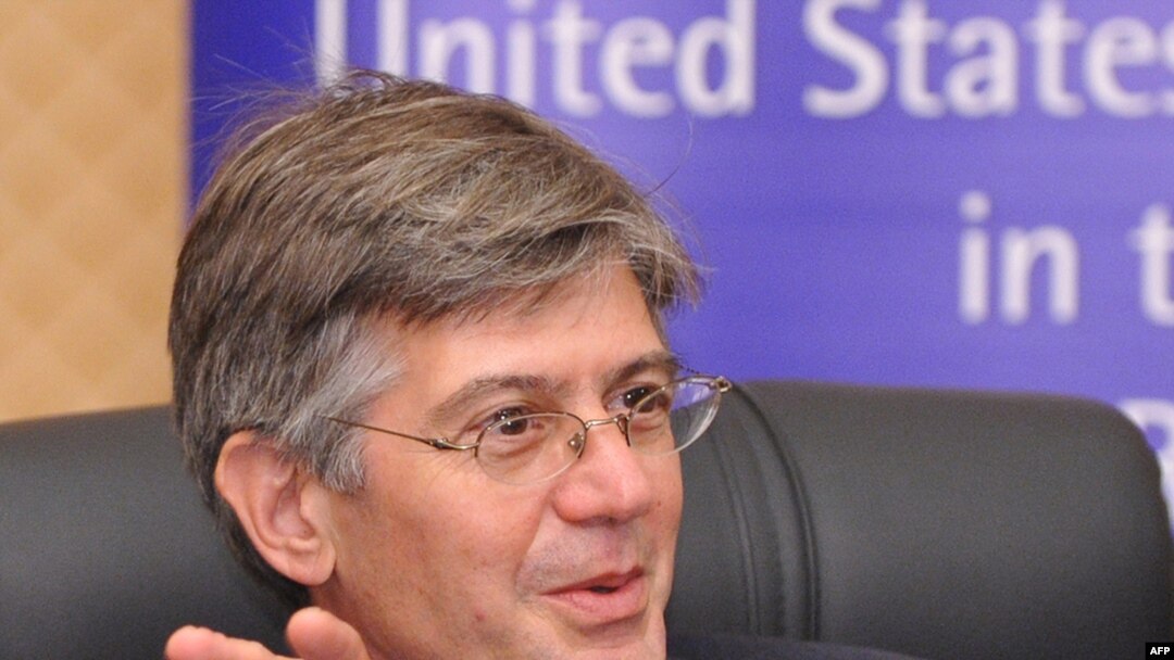 Kyrgyzstan -- US Deputy Secretary of State James Steinberg speaks during a press conference in Bishkek on July 18, 2010