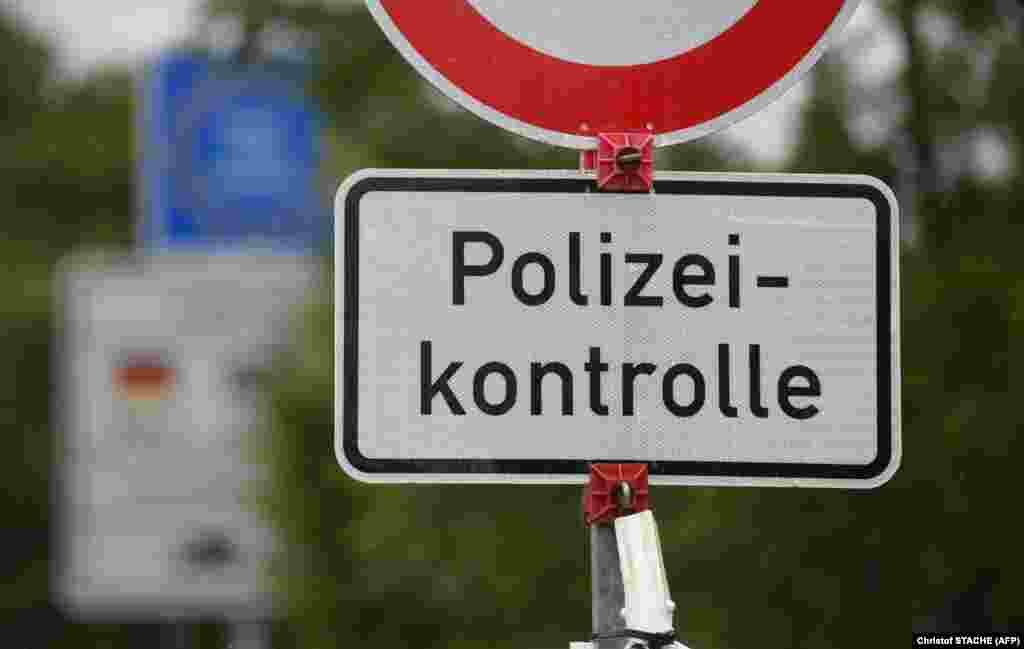 ГЕРМАНИЈА - Најмалку две лица загинаа денеска, а неколку други се повредени, кога ги удри автомобил во пешачка зона во градот Трир, во западна Германија, соопшти полицијата, јави новинската агенција Ројтерс.