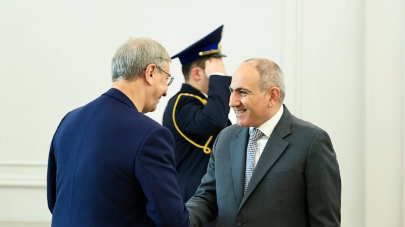 ფაშინიანი შეხვდა სანქცირებულ ოლიგარქ ევტუშენკოვს, რომელიც სომხეთში ორ საწარმოს ფლობს