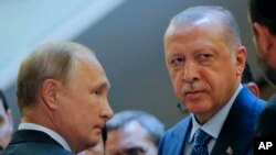 Russiýanyň prezidenti Wladimir Putin (çepde) we Türkiýäniň prezidenti Rejep Taýyp Erdogan.