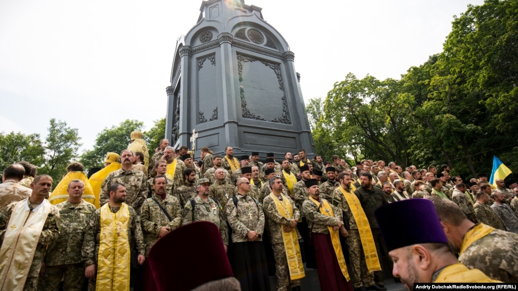 1029-річчя від хрещення Русі-України. Капелани біля пам'ятника князю Володимиру Великому у Києві